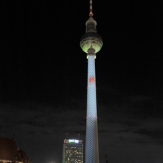 Die Deutsche Funkturm beleuchtet ihren Berliner Fernsehturm beim Festival of Lights