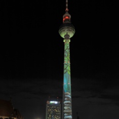 Die Deutsche Funkturm beleuchtet ihren Berliner Fernsehturm beim Festival of Lights