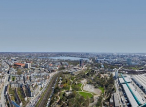 Blick von der Plattform des Hamburger Fernsehturms "Telemichel" anlässlich des 50. Turmgeburtstags