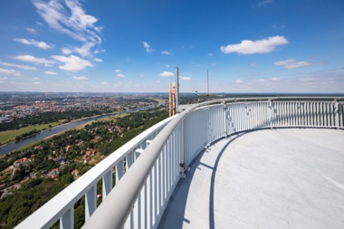 Auf der Aussichtsplattform auf dem Dresdener Fernsehturm hat man einen tollen Blick auf Dresden