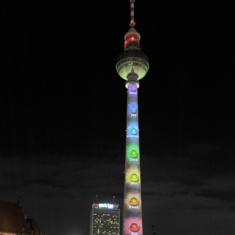 Die Deutsche Funkturm beleuchtet ihren Berliner Fernsehturm beim Festival of Lights