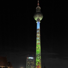 Die Deutsche Funkturm beleuchtet ihren Berliner Fernsehturm beim Festival of Lights