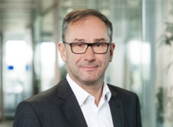 Bruno Jacobfeuerborn Vorsitzender der Geschäftsführung der DFMG Deutsche Funkturm GmbH