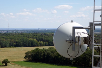 Richtfunkspiegel versorgen Wohngebiet mit schnellem Internet