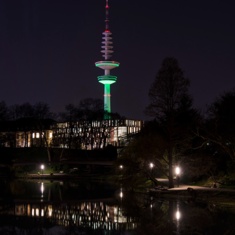 Der Düsseldorfer Fernsehturm wurde zum Start von DVB-T2 HD und freenet TV grün beleuchtet