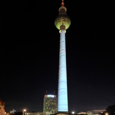 Die Deutsche Funkturm beleuchtet ihren Berliner Fernsehturm beim Festival of Lights
