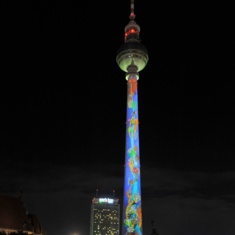 Die Deutsche Funkturm beleuchtet ihren Berliner Fernsehturm beim Festival of Lights