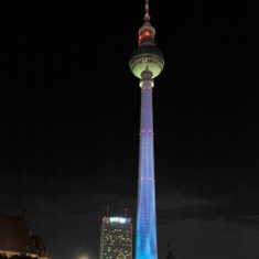 Die Deutsche Funkturm beleuchtet ihren Berliner Fernsehturm beim Festival of Lights