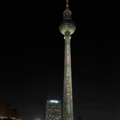 Die Deutsche Funkturm beleuchtet ihren Berliner Fernsehturm beim Festival of Lights