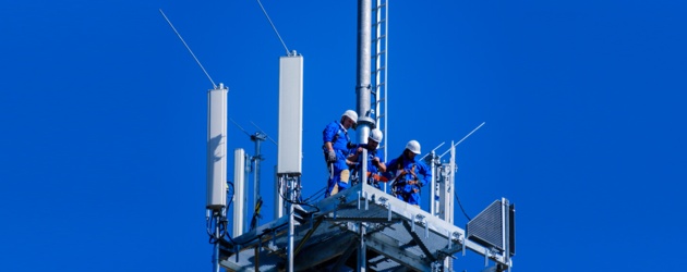 Aufbau Stahlgittermast für den Mobilfunkausbau der Deutschen Funkturm