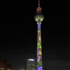 Die Deutsche Funkturm beleuchtet ihren Berliner Fernsehturm beim Festival of Lights