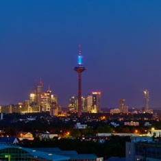 Europaturm leuchtet bis zur Europawahl im Blau der EU