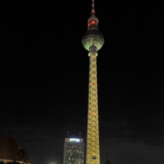 Die Deutsche Funkturm beleuchtet ihren Berliner Fernsehturm beim Festival of Lights