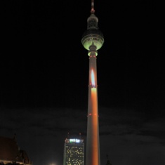 Die Deutsche Funkturm beleuchtet ihren Berliner Fernsehturm beim Festival of Lights