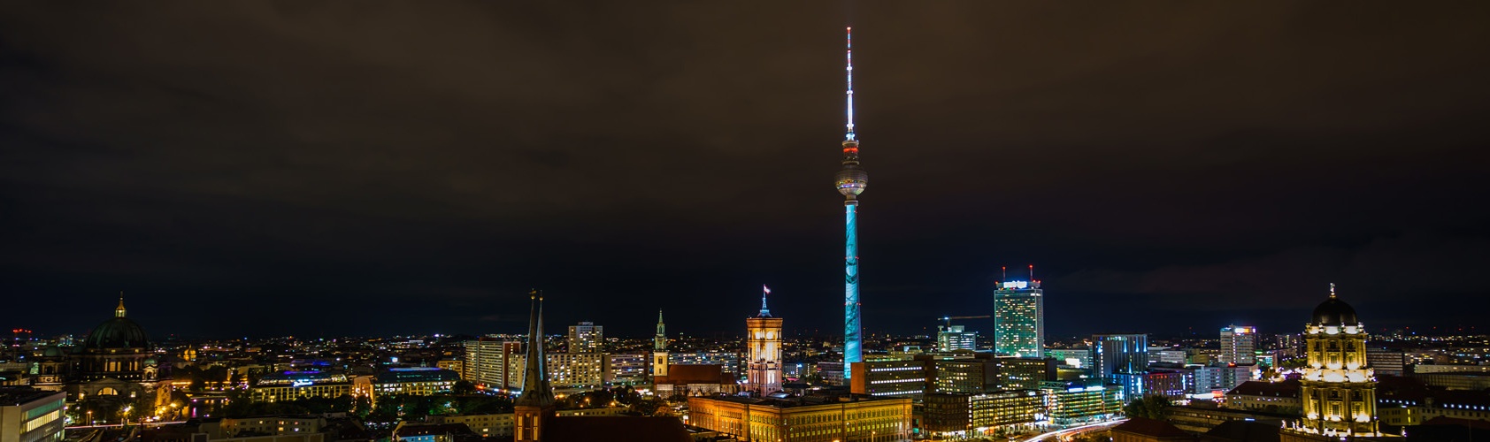 Beleuchtung des Berliner Fernsehturms, wie anlässlich des Festival of Lights, wird zur Earth Hour ausgestellt