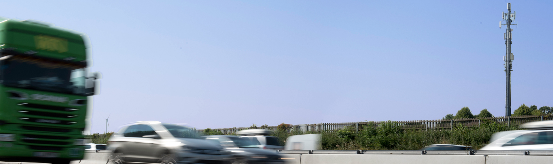 Funkmast versorgt Autobahnabschnitt mit Mobilfunk